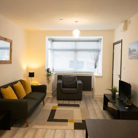 Luxe Living City Apartment - Beach, Wifi, Parking Swansea Esterno foto