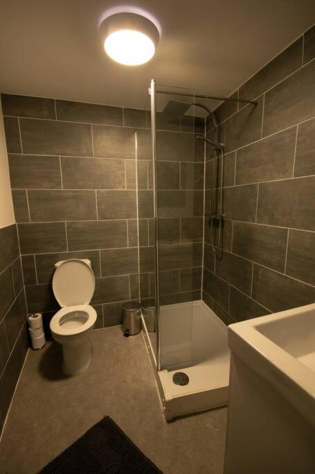 Luxe Living City Apartment - Beach, Wifi, Parking Swansea Esterno foto
