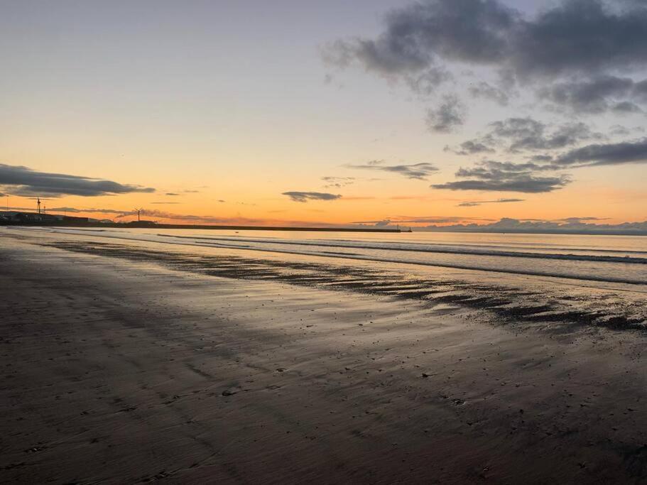 Luxe Living City Apartment - Beach, Wifi, Parking Swansea Esterno foto