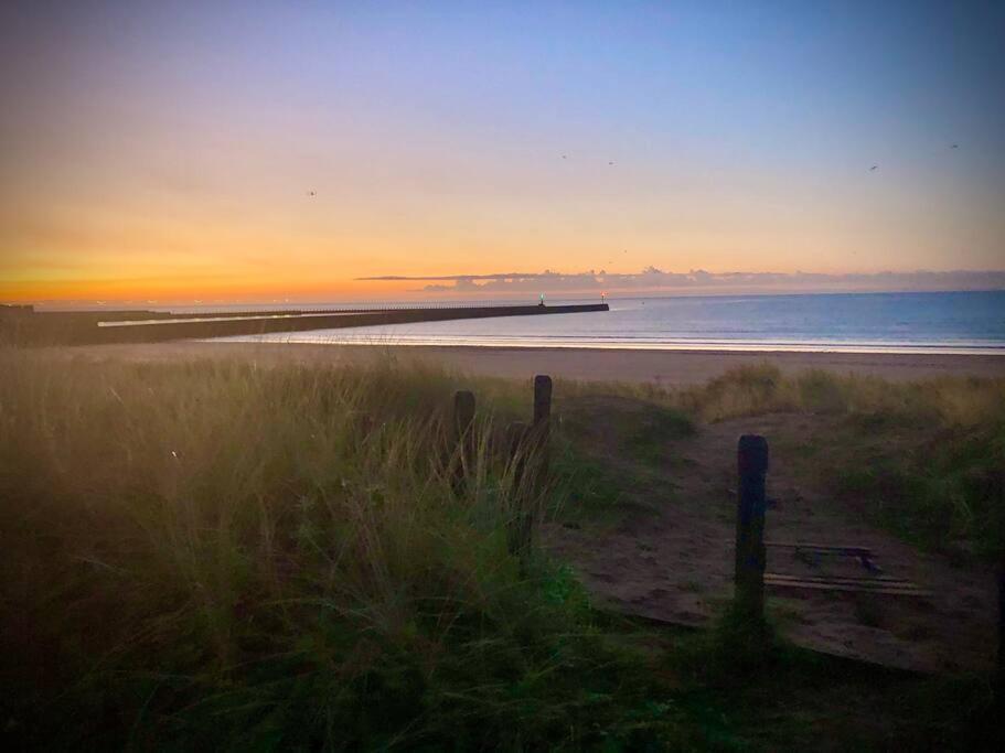 Luxe Living City Apartment - Beach, Wifi, Parking Swansea Esterno foto