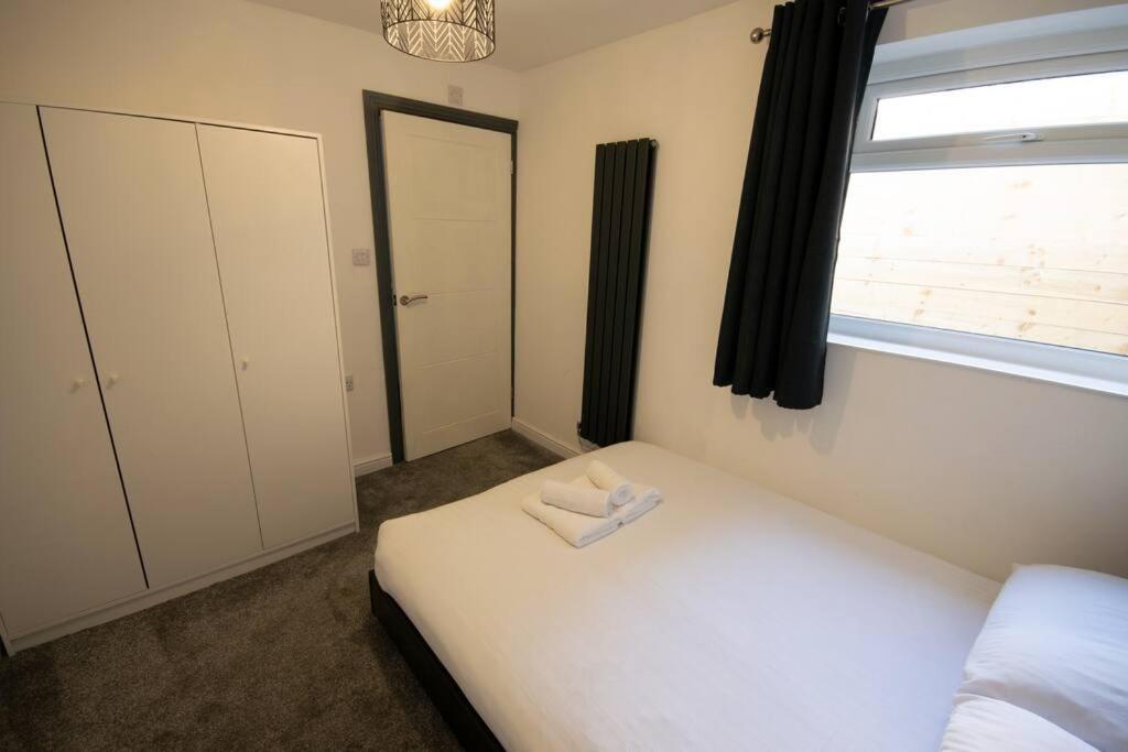 Luxe Living City Apartment - Beach, Wifi, Parking Swansea Esterno foto